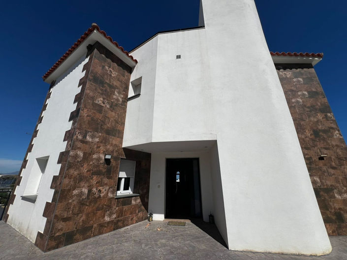 Image No.1-4 Bed Villa for sale