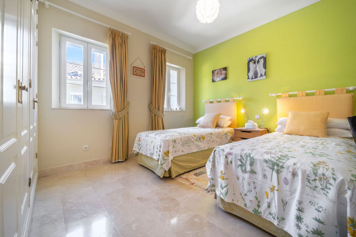 Image No.15-3 Bed Townhouse for sale