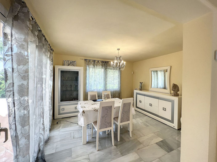 Image No.10-5 Bed Villa for sale