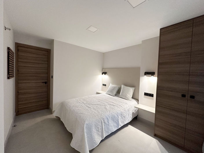 Image No.10-3 Bed Apartment for sale