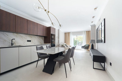 ljk41gvfsa2-5bd7b9d04b45e33852eaf0ec6670150d