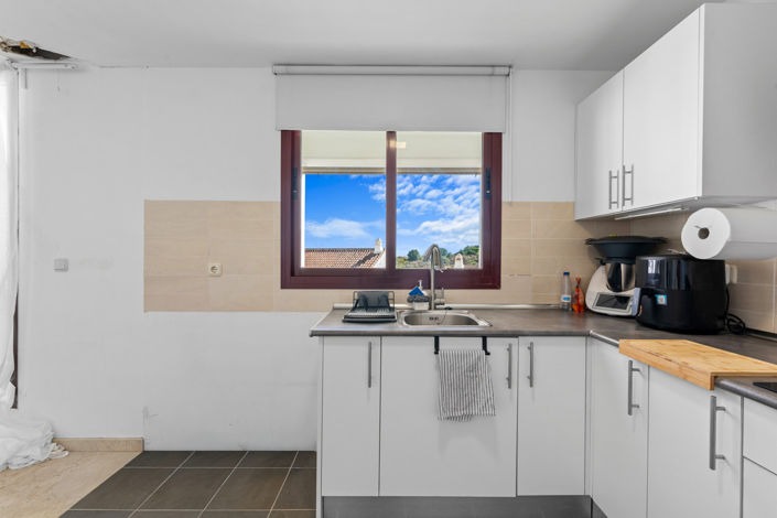 Image No.12-2 Bed Townhouse for sale