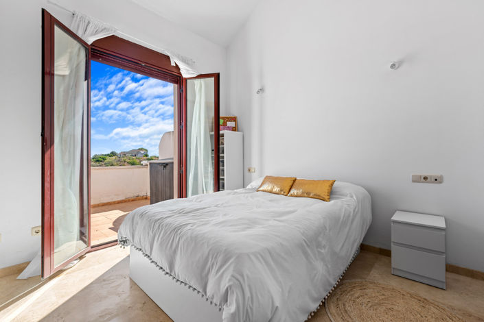 Image No.13-2 Bed Townhouse for sale