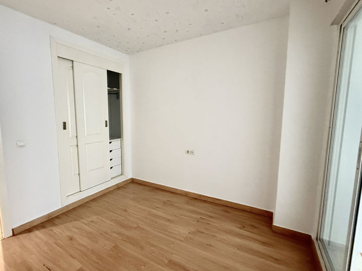 Image No.10-3 Bed Apartment for sale