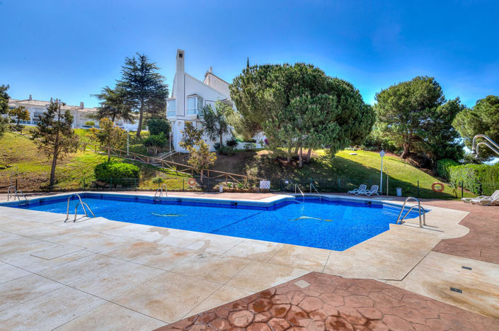 Image No.1-5 Bed Townhouse for sale