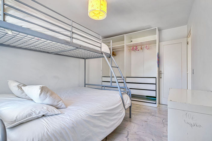 Image No.12-5 Bed Townhouse for sale