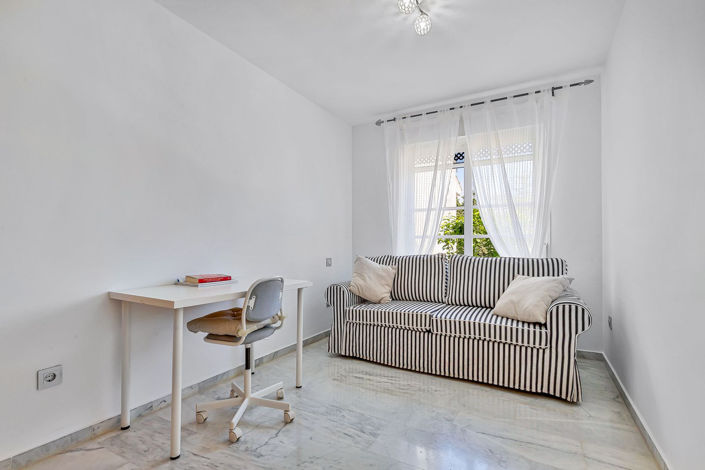 Image No.5-5 Bed Townhouse for sale