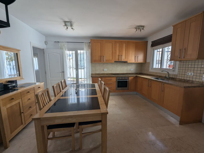 Image No.12-3 Bed Townhouse for sale