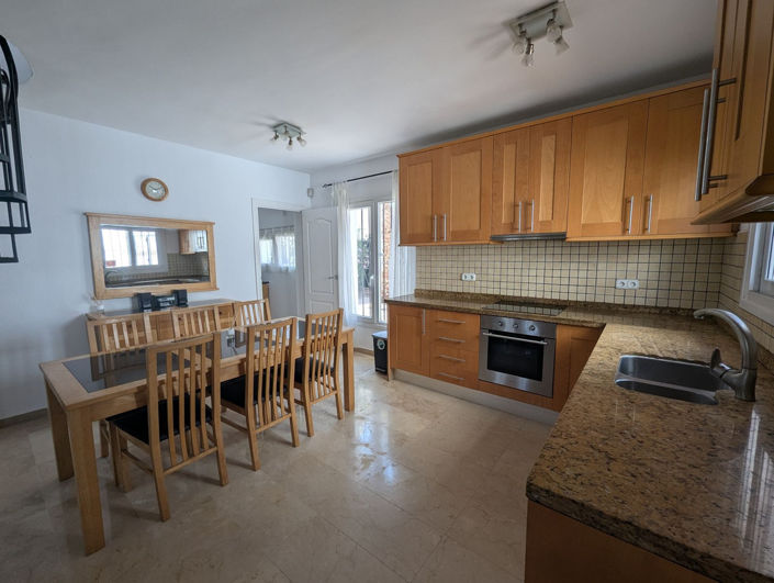 Image No.14-3 Bed Townhouse for sale