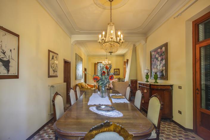 Image No.6-5 Bed Country Property for sale