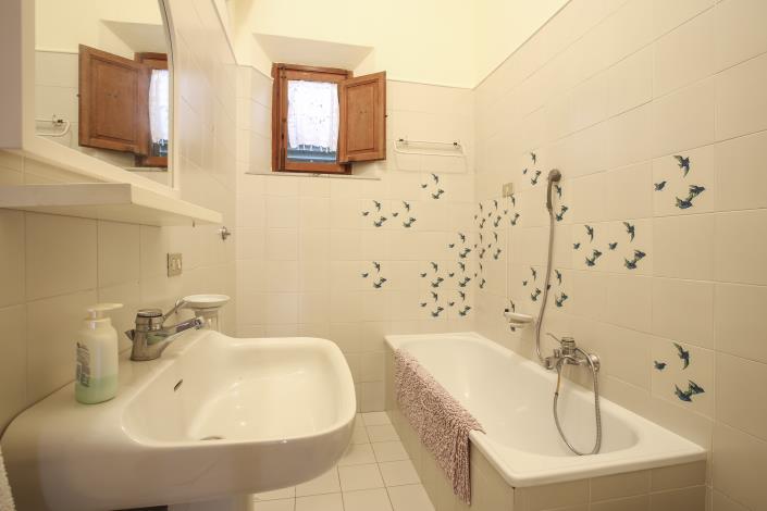 Image No.17-5 Bed Country Property for sale