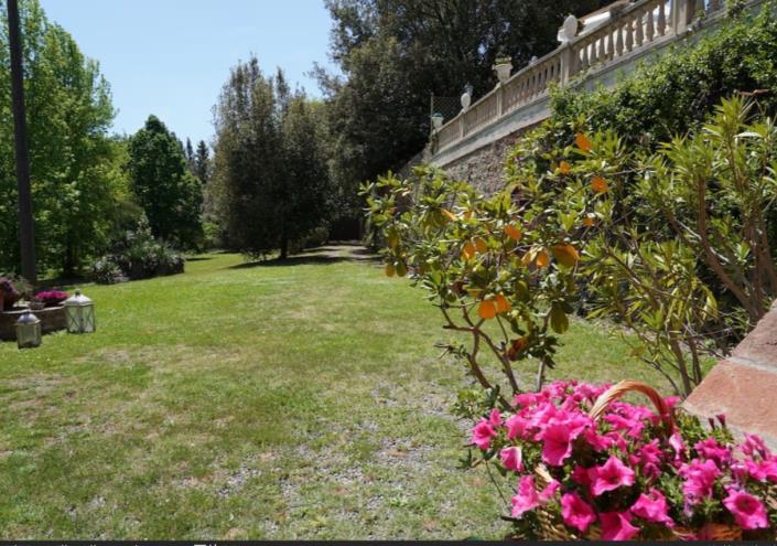 Image No.12-6 Bed Villa for sale