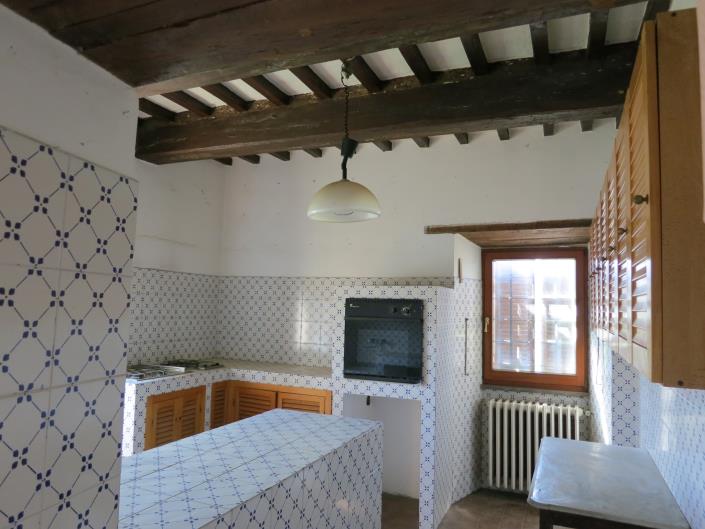 Image No.10-18 Bed Property for sale