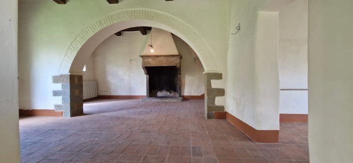 Image No.26-18 Bed Property for sale