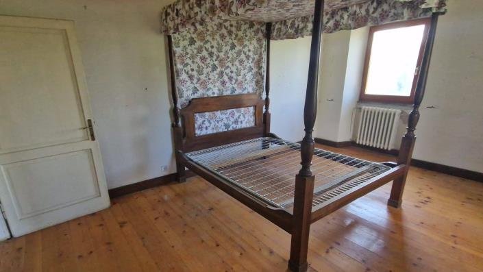 Image No.11-18 Bed Property for sale