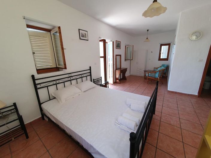 Image No.12-2 Bed Property for sale