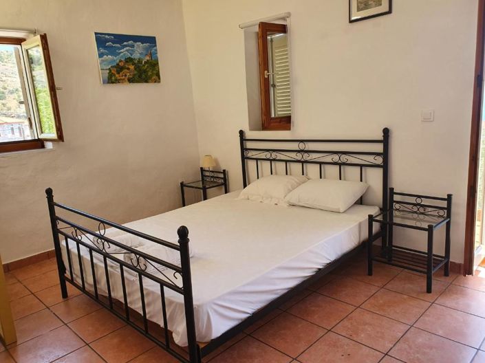 Image No.13-2 Bed Property for sale