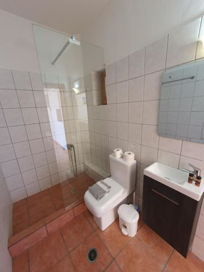 Image No.15-2 Bed Property for sale