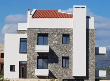 1 - Laconia, Maisonette