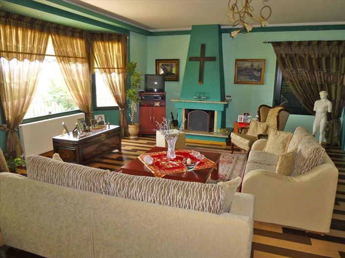 Image No.12-2 Bed Property for sale