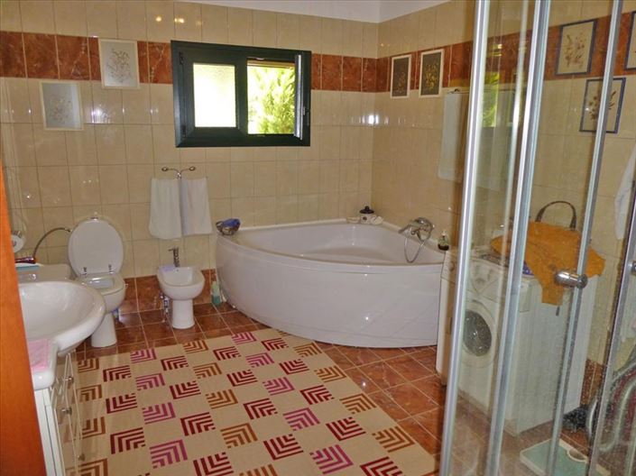 Image No.15-2 Bed Property for sale