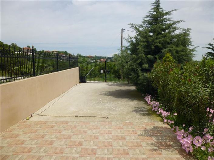 Image No.18-2 Bed Property for sale