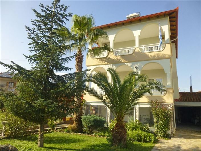 Image No.1-4 Bed Property for sale