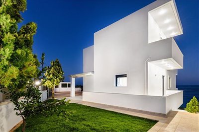 1 - Crete, Property