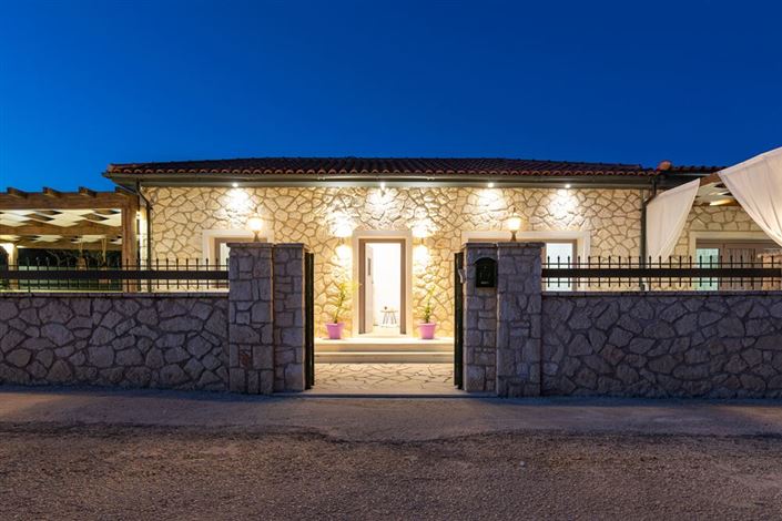 Image No.40-2 Bed Villa for sale