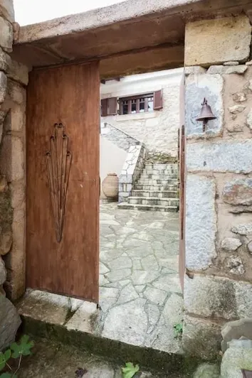 Image No.3-3 Bed Property for sale