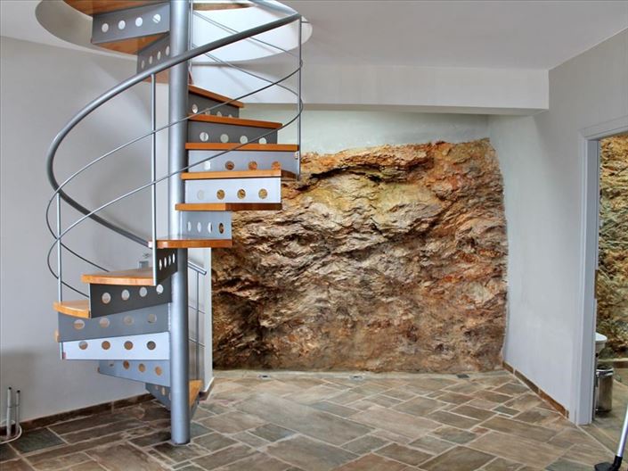 Image No.10-2 Bed Property for sale