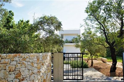 11entree-roula-rouva-corfu-real-estate