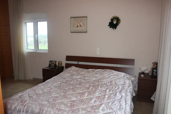 Image No.4-4 Bed Property for sale