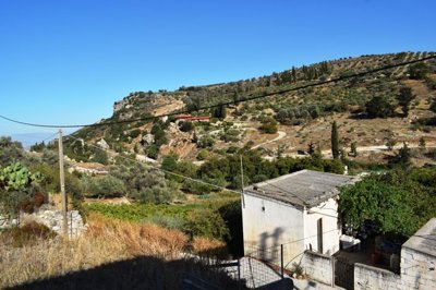 1 - Crete, Property