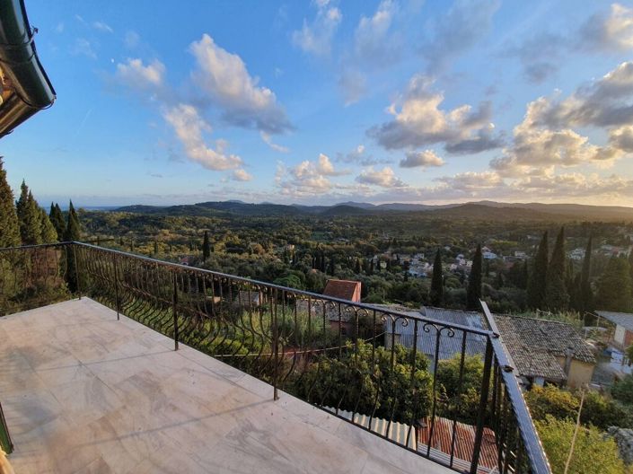 Image No.10-2 Bed Property for sale