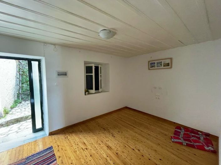 Image No.21-2 Bed Property for sale