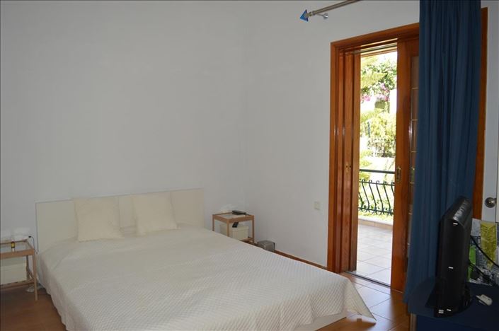 Image No.32-3 Bed Property for sale