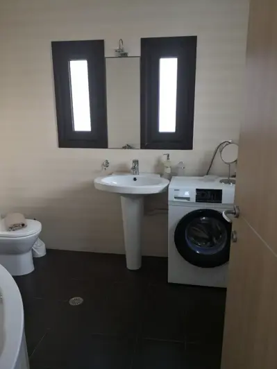 Image No.19-3 Bed House for sale