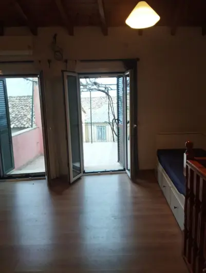 Image No.5-1 Bed House for sale