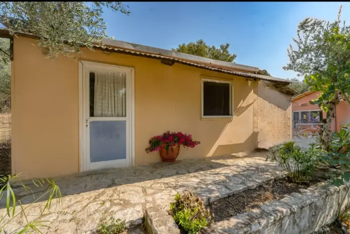 Image No.13-2 Bed House for sale