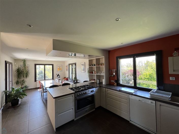 Image No.11-5 Bed Property for sale