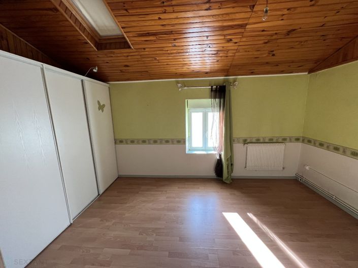 Image No.10-3 Bed Property for sale