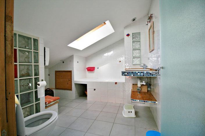 Image No.7-2 Bed Property for sale