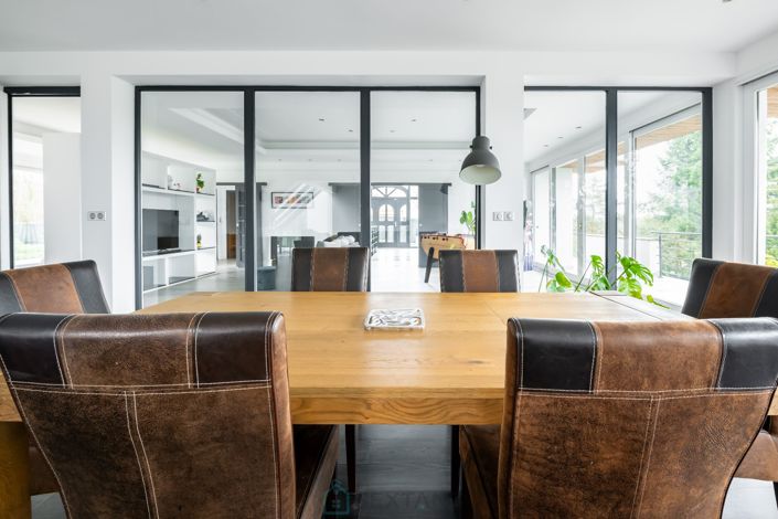 Image No.6-8 Bed Property for sale