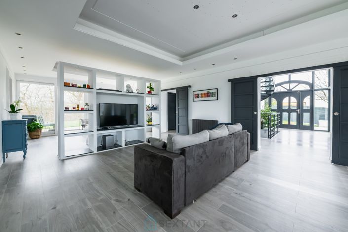 Image No.7-8 Bed Property for sale