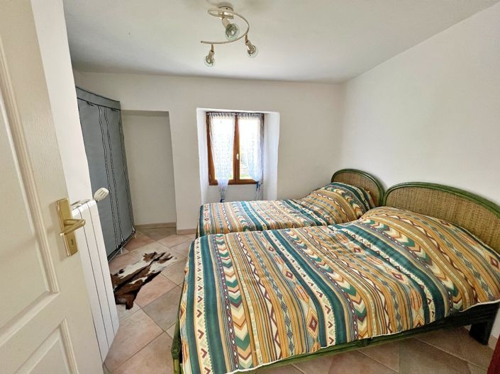 Image No.9-5 Bed Property for sale