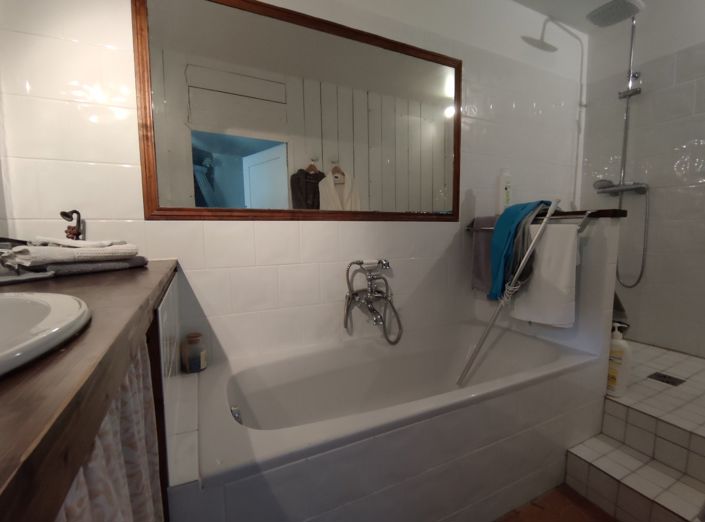 Image No.15-10 Bed Property for sale