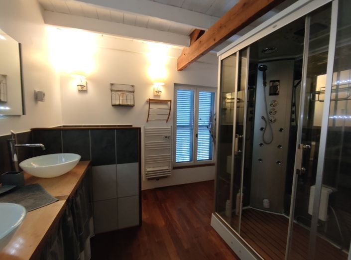 Image No.21-10 Bed Property for sale