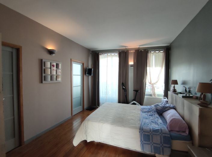 Image No.29-10 Bed Property for sale