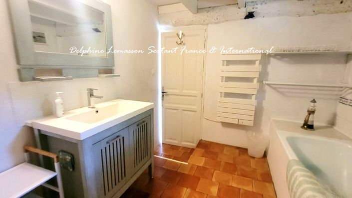 Image No.18-7 Bed Property for sale